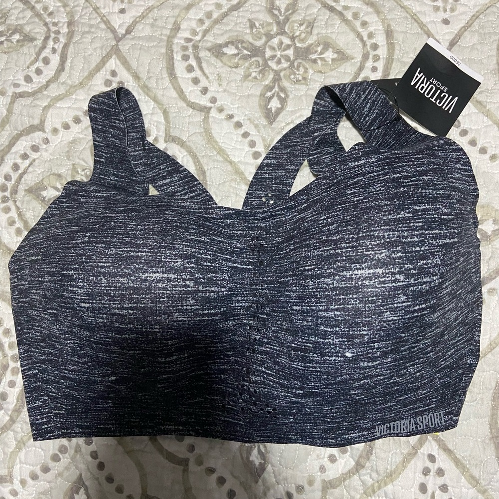 Victoria Sport Angelita Max Bra
Bra size 36DDD - Picture 2 of 6